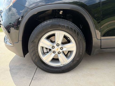 Used 2020 Chevrolet Trax LS w/ Tint and Cruise Package AWD/4WD image 10
