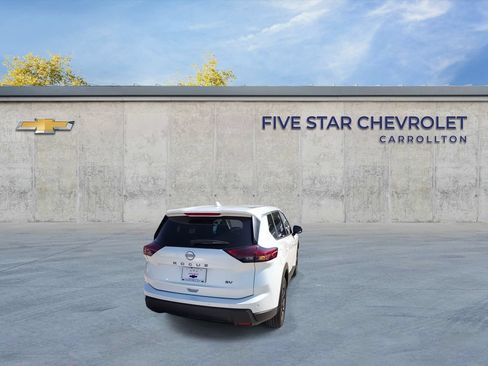 Used 2024 Nissan Rogue SV FWD image 8