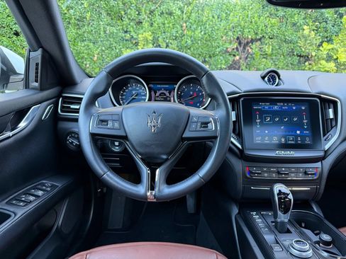 Used 2017 Maserati Ghibli image 18