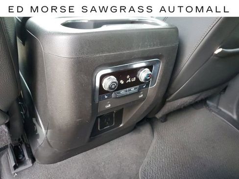 Used 2022 GMC Yukon XL Denali image 13