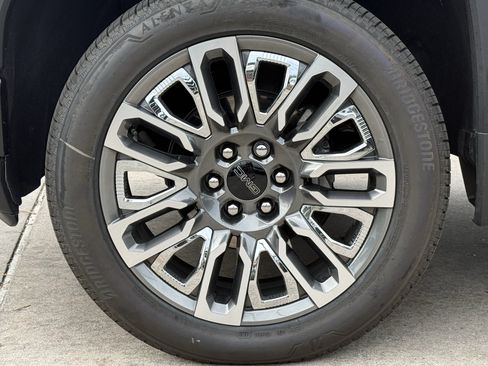 Used 2025 GMC Sierra 1500 Denali Ultimate AWD/4WD image 12