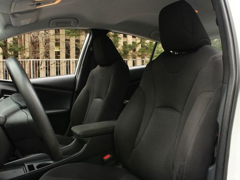 Used 2019 Toyota Prius LE w/ Carpet Mat Package FWD image 16