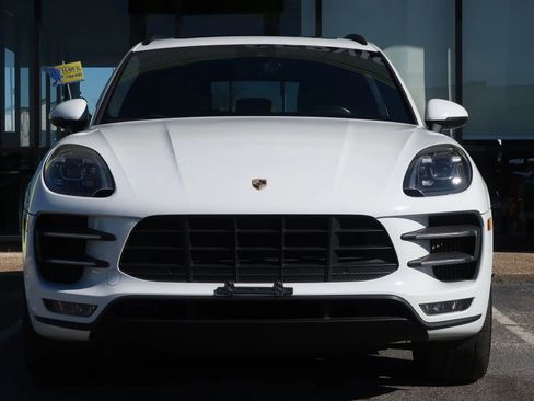 Used 2018 Porsche Macan Turbo image 2