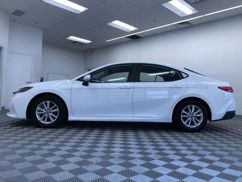 Used 2025 Toyota Camry LE image 12