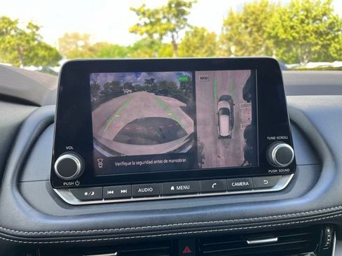 Used 2021 Nissan Rogue SV image 9