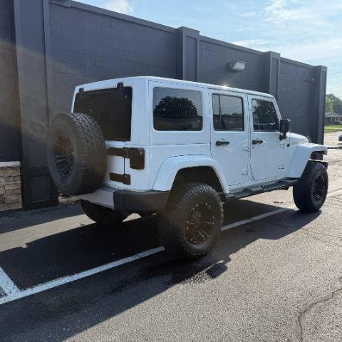 Used 2015 Jeep Wrangler Unlimited Sahara w/ Connectivity Group AWD/4WD image 6