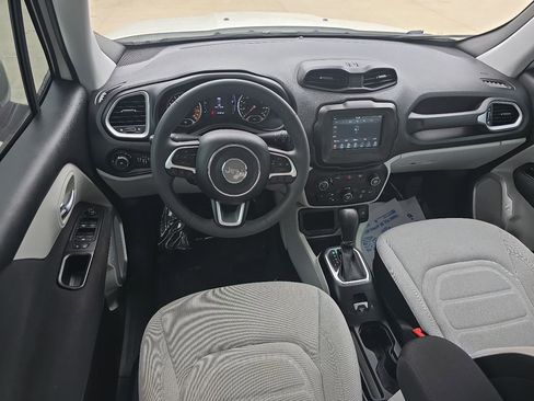 Used 2018 Jeep Renegade Latitude w/ Popular Equipment Group FWD image 14