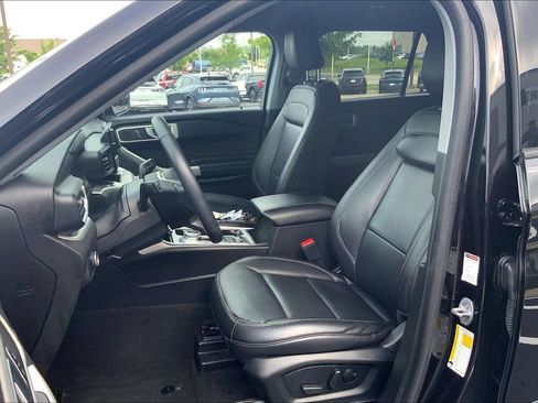 Used 2023 Ford Explorer XLT w/ Equipment Group 202A AWD/4WD image 8