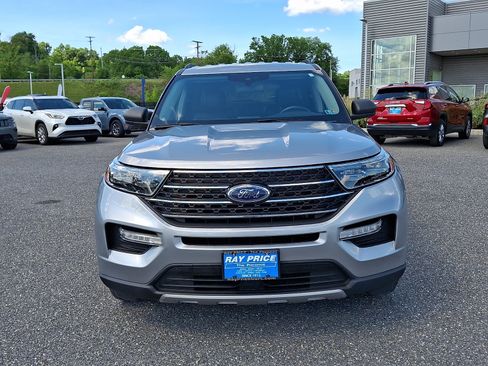 Used 2020 Ford Explorer XLT w/ Equipment Group 202A AWD/4WD image 2