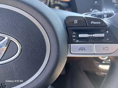 Used 2022 Hyundai Elantra SEL image 29