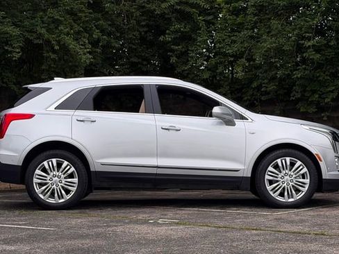 Used 2018 Cadillac XT5 Premium Luxury w/ Driver Assist Package AWD/4WD image 3