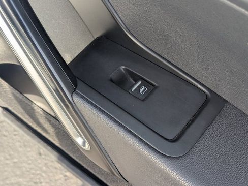 Used 2019 Volkswagen Beetle 2.0T SE image 32