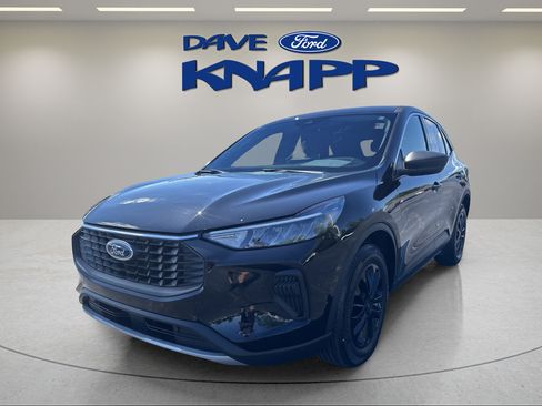 Used 2023 Ford Escape Active w/ Cold Weather Package FWD image 1