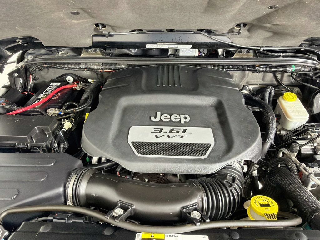 Used 2013 Jeep Wrangler Unlimited Sahara w/ Connectivity Group AWD/4WD image 27