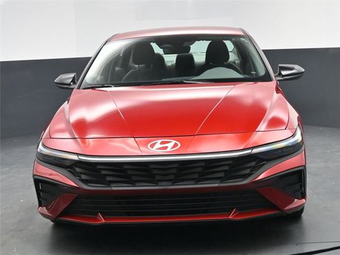 Certified 2025 Hyundai Elantra Sport image 13