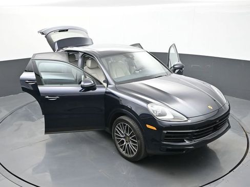Certified 2022 Porsche Cayenne Platinum Edition AWD/4WD image 32