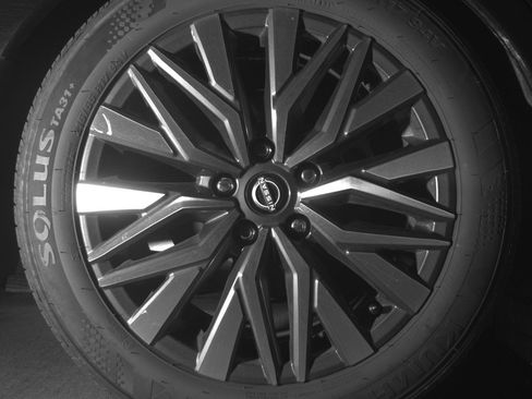 Used 2025 Nissan Altima 2.5 SV FWD image 15
