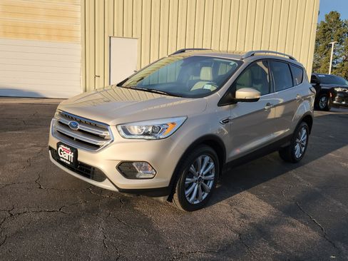 Used 2017 Ford Escape Titanium image 2