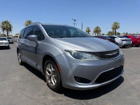 Used 2017 Chrysler Pacifica Limited w/ UConnect Theater Package FWD image 1