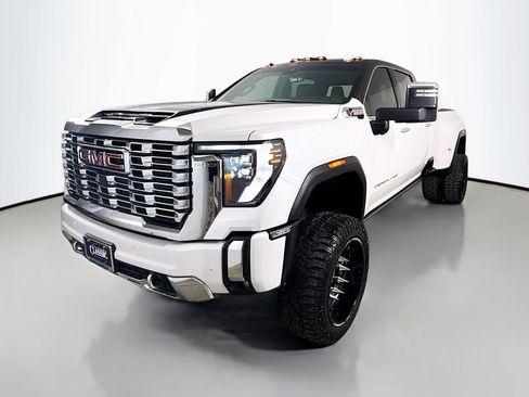 Used 2025 GMC Sierra 3500 Denali w/ Technology Package image 3