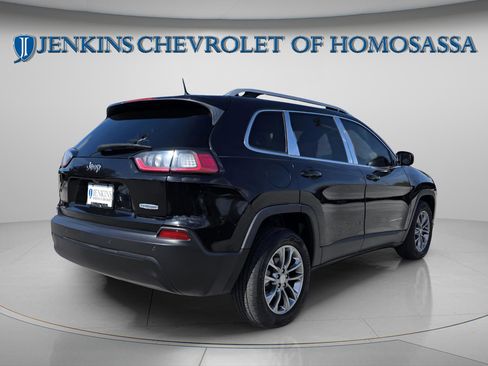 Used 2019 Jeep Cherokee Latitude Plus w/ Comfort/Convenience Group FWD image 4