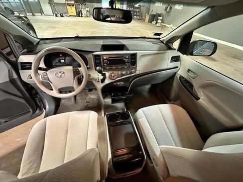 Used 2012 Toyota Sienna LE FWD image 25
