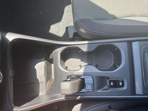 Used 2024 Volvo XC40 B5 Core image 43
