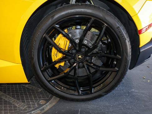 Used 2017 Lamborghini Huracan LP 610-4 AWD/4WD image 40
