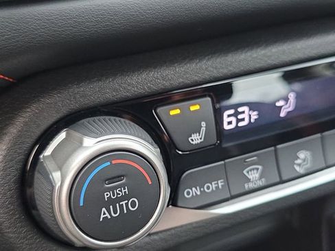 New 2025 Nissan Versa SR w/ Trunk Package image 31