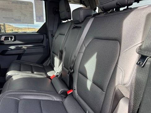 New 2025 Ford Bronco Badlands image 15
