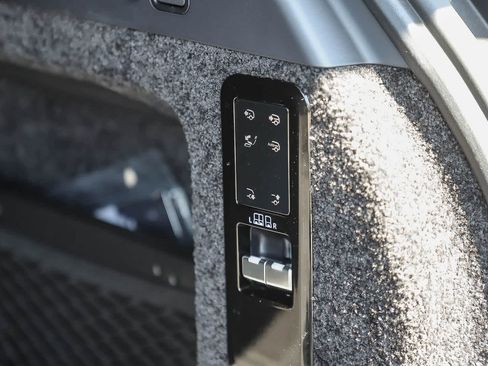 Used 2024 Land Rover Range Rover SV image 32