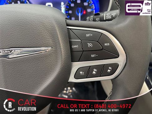 Used 2023 Chrysler Pacifica Touring-L FWD image 28