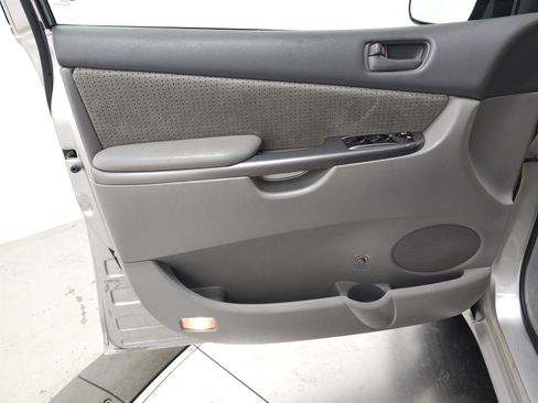 Used 2009 Toyota Sienna LE FWD image 11