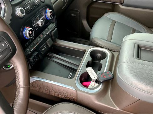 Used 2022 GMC Sierra 3500 Denali w/ Denali Ultimate Package image 17