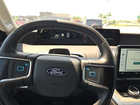 Used 2025 Ford Expedition Platinum image 15