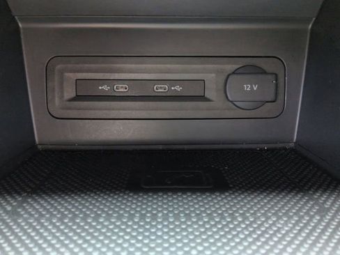 Used 2022 Volkswagen Atlas Cross Sport SE w/ Black Wheel Package image 21