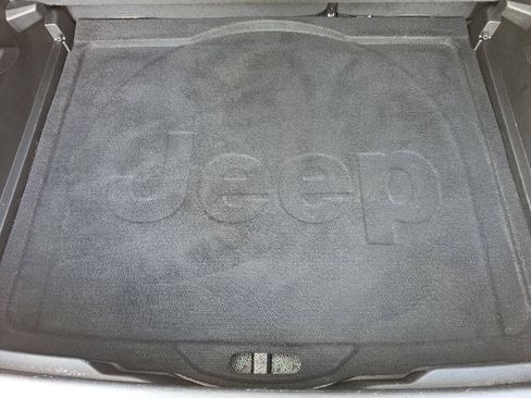 Used 2016 Jeep Renegade Latitude AWD/4WD image 23