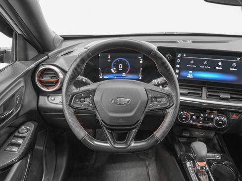 Used 2024 Chevrolet Trax RS w/ Sunroof Package FWD image 16