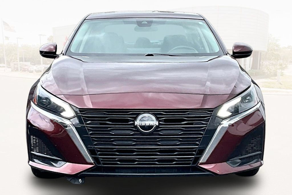 Used 2024 Nissan Altima 2.5 SV w/ SV Premium Package FWD image 2