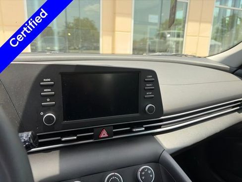 Used 2024 Hyundai Elantra SE FWD image 8