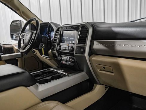 Used 2017 Ford F250 Lariat w/ Chrome Package image 12