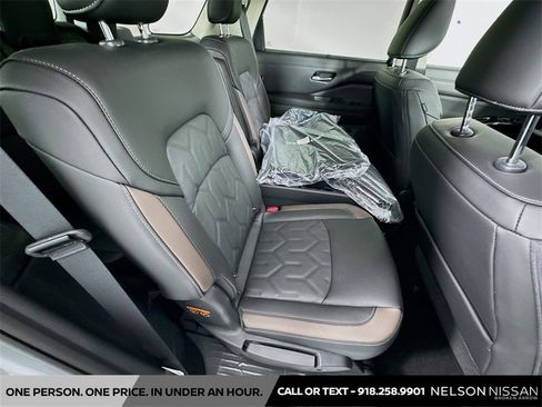 New 2026 Nissan Pathfinder Platinum image 29