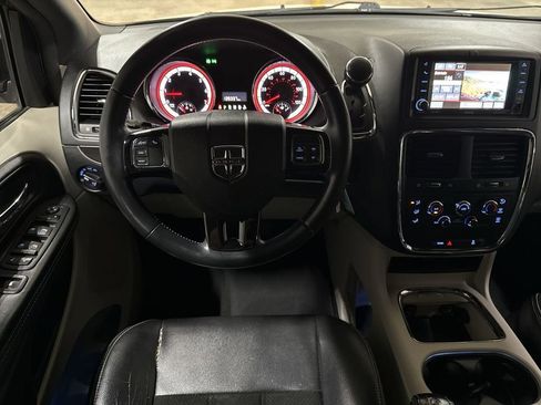 Used 2017 Dodge Grand Caravan SXT image 11