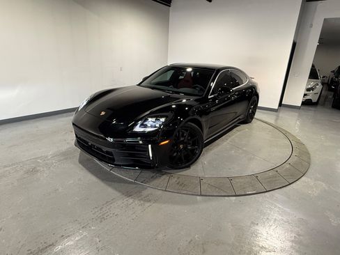 Used 2025 Porsche Panamera 4 image 4