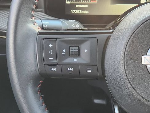 Used 2025 Nissan Kicks SR FWD image 27