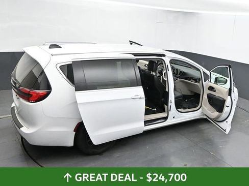 Used 2024 Chrysler Pacifica Touring-L FWD image 67