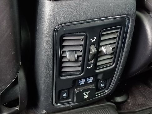 Used 2016 Jeep Grand Cherokee Overland image 34