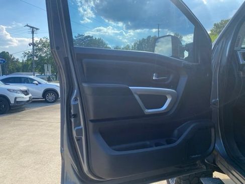 Used 2016 Nissan Titan SL AWD/4WD image 25