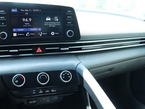 Used 2024 Hyundai Elantra SE image 42