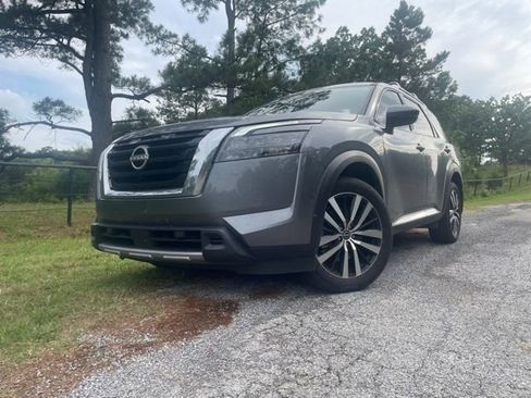 Used 2025 Nissan Pathfinder Platinum w/ Cargo Package AWD/4WD image 2